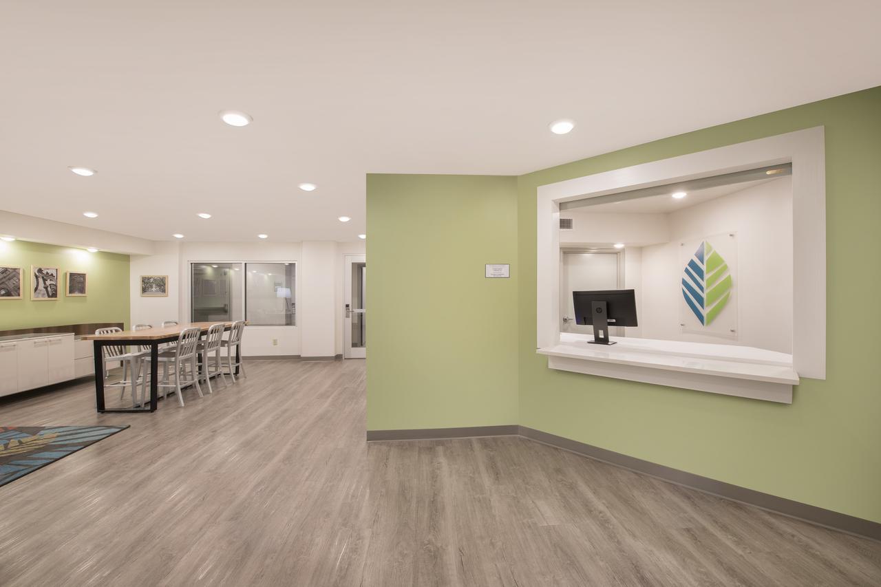 Woodspring Suites Savannah Пулер Экстерьер фото